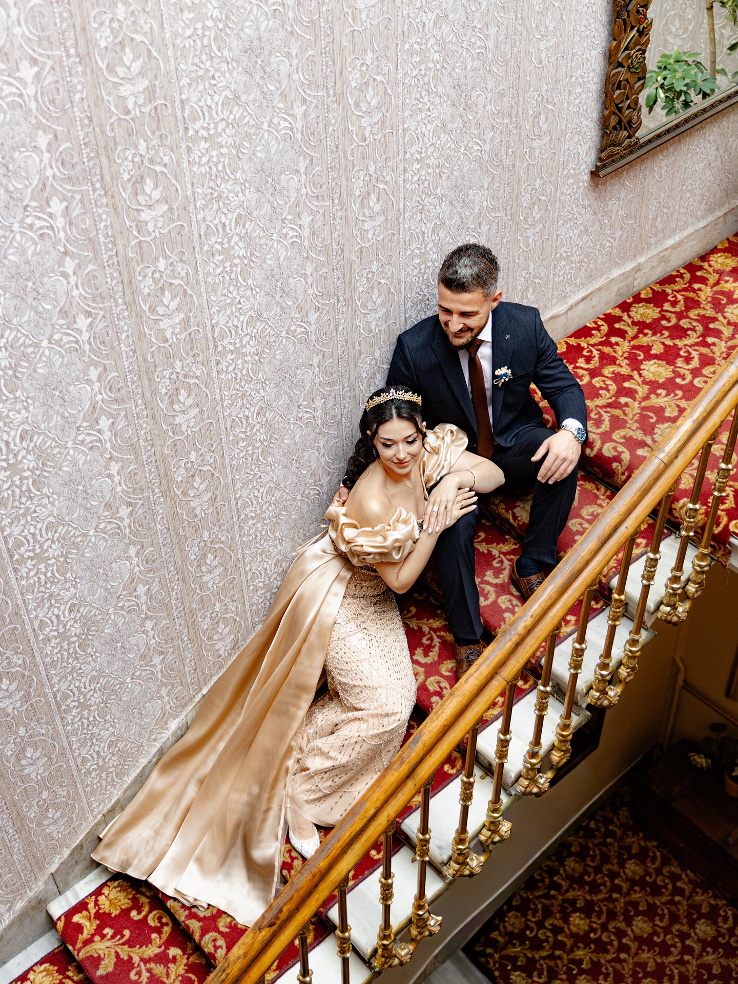 İhtişam, Aşk ve Biz